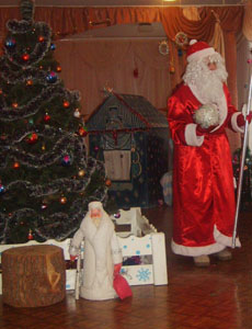 Дед Мороз - Есть у меня волшебный ком, И большая сила в нём. 