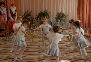 Д. Каминский - Танец с веночками. «Радость»