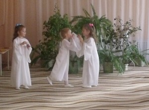 Танец ангелочков с колокольчиками