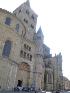 Трирский кафедральный собор и церковь Богоматери - второе по важности здание в городе, который наряду с городской церковью Либфрауэнкирхе был внесён в список ЮНЕСКО в 1986 году.