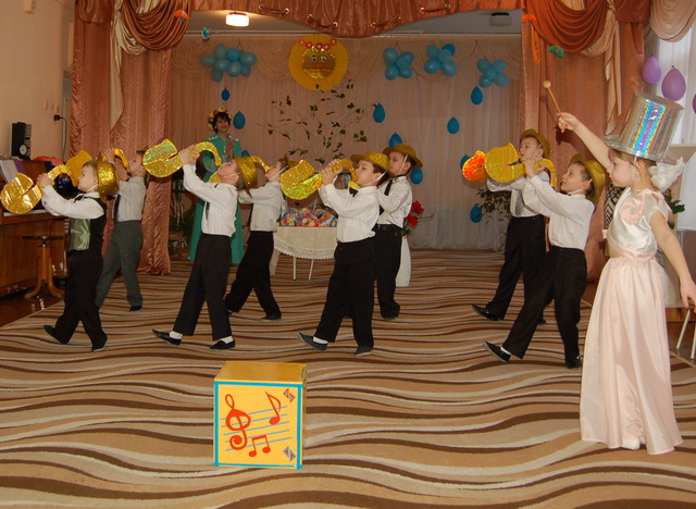 Танец с саксофонами в детском. Танец с саксофонами на выпускном в детском саду. Саксофон для танца в детском саду. Танец мальчиков с саксофонами в детском саду. Танец саксофонистов в ДОУ.